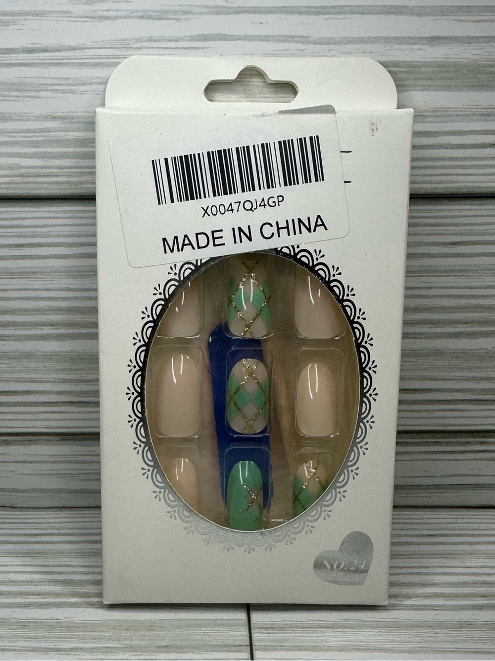 Medium Oval Neutral & Turquoise Press-On Nail Set with Argyle Pattern
